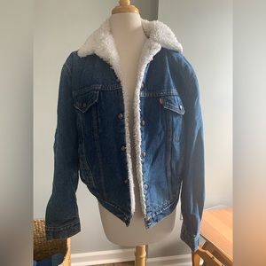 Levi denim jacket sherpa lining size Large